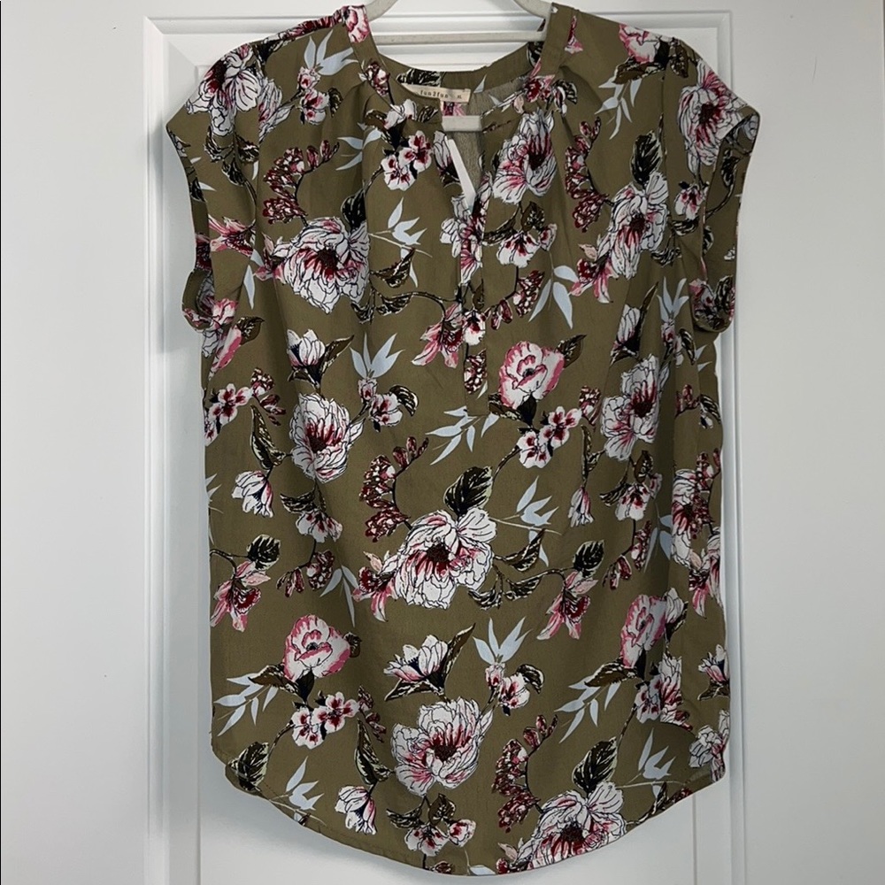 Fun2Fn Stitchfix Walden Split Neck Blouse